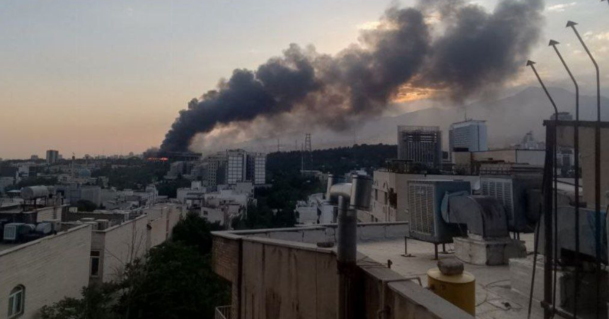 Israel ataca TV estatal do Irã durante transmissão ao vivo; veja vídeo