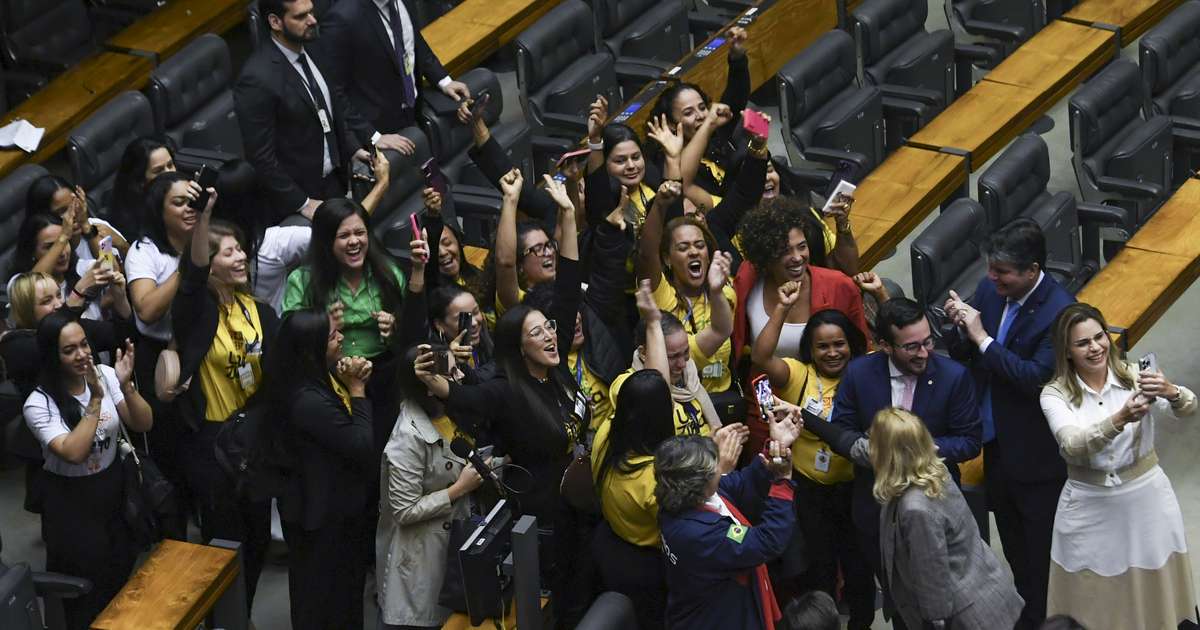Congresso derruba veto de Lula e retoma indenização com pensão vitalícia para crianças com síndrome congênita da Zika