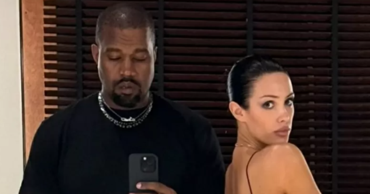 Esposa do Kanye West vira manchete com look feito de doces em NY