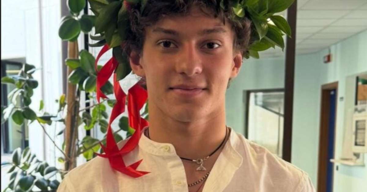 Antonelli se forma no Ensino Médio e comemora 'concentração total' nas corridas da F1