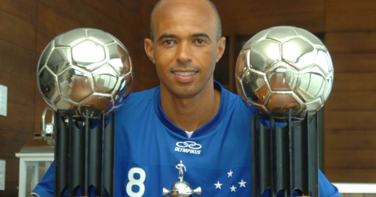 Ricardinho lamenta situação envolvendo o Cruzeiro no futebol brasileiro.