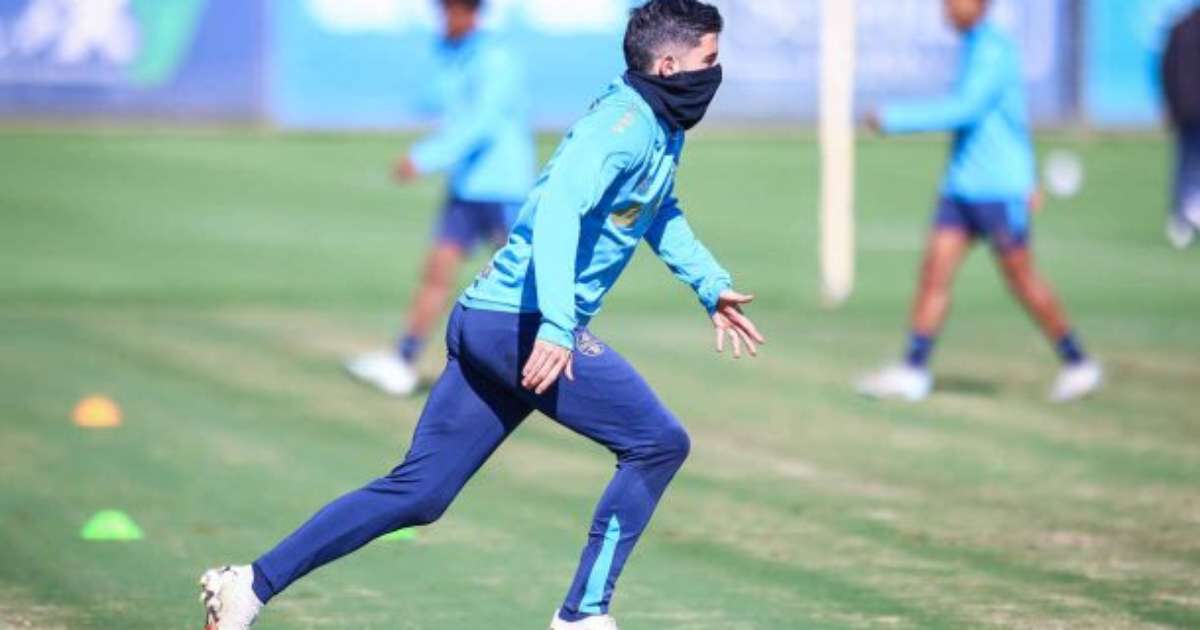 Reapresentação de Villasanti ao Grêmio para intertemporada com atraso.