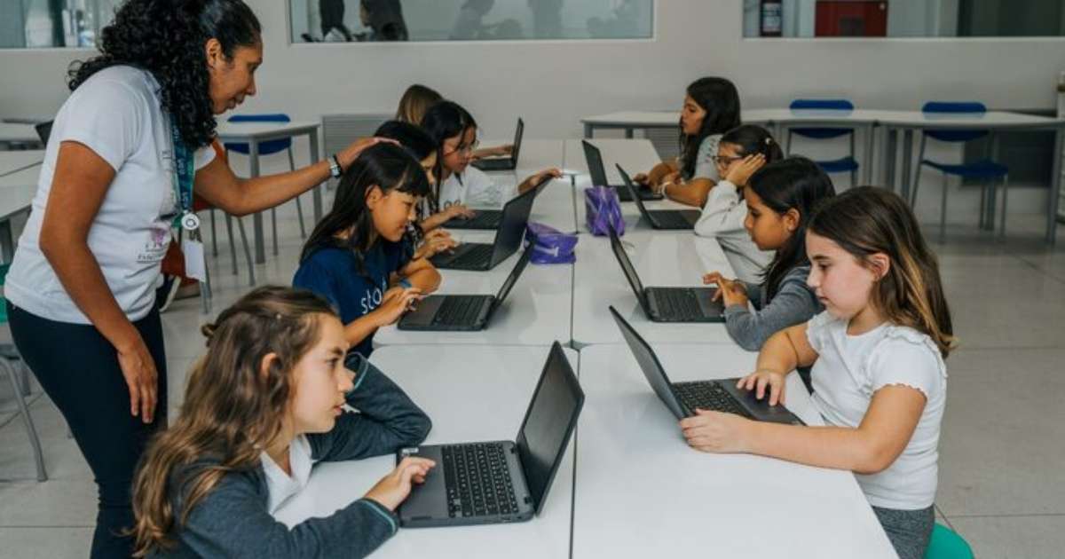 Como escolas particulares usam plataformas de IA e apps para melhorar ...