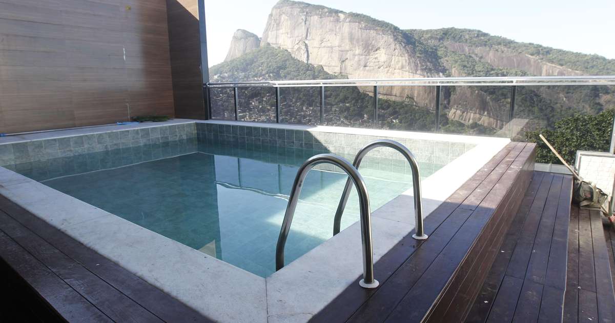 Passagem secreta, piscina e academia: como era o ‘rooftop do tráfico’ que foi alvo de operação na Rocinha