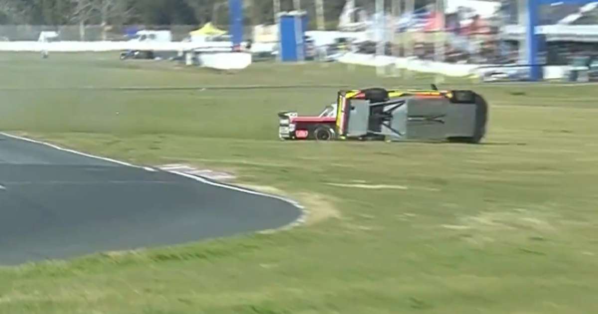 Piloto capota 12 vezes em corrida na Argentina