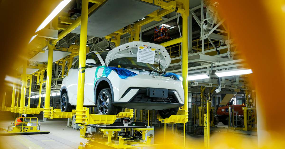 BYD mostra primeiro Dolphin Mini elétrico montado na Bahia e impressiona