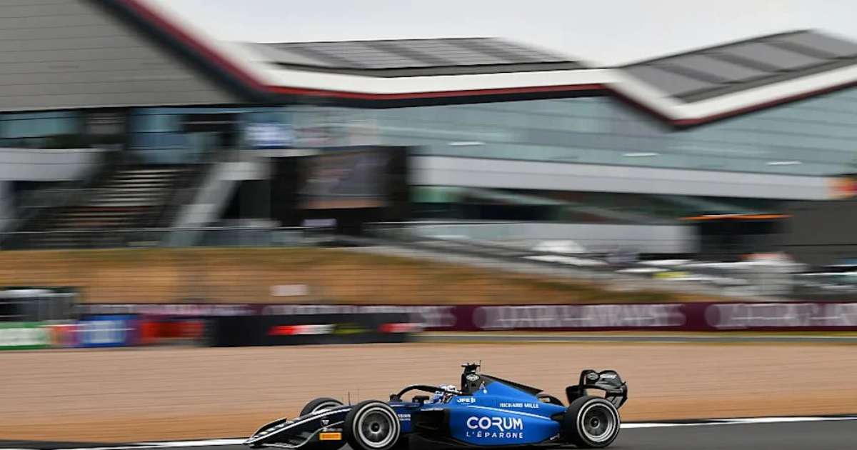 F2: Victor Martins é pole da feature race em Silverstone