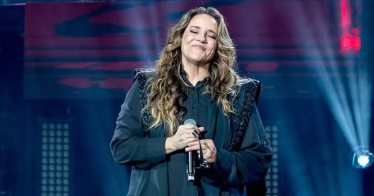Ana Carolina perde a paciência no palco e dá bronca ao vivo na equipe ...