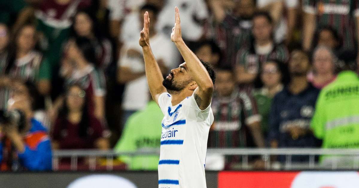 Fabrício Bruno retorna ao Cruzeiro e balança as redes no Maracanã.