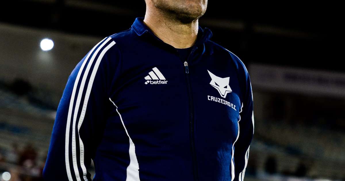 Jardim destaca humildade e desafia Juventude em confronto decisivo no Brasileirão.