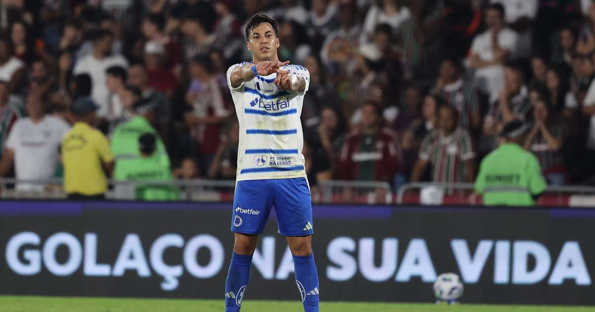Cruzeiro domina partida, derrota Fluminense e assume topo do Brasileirão.