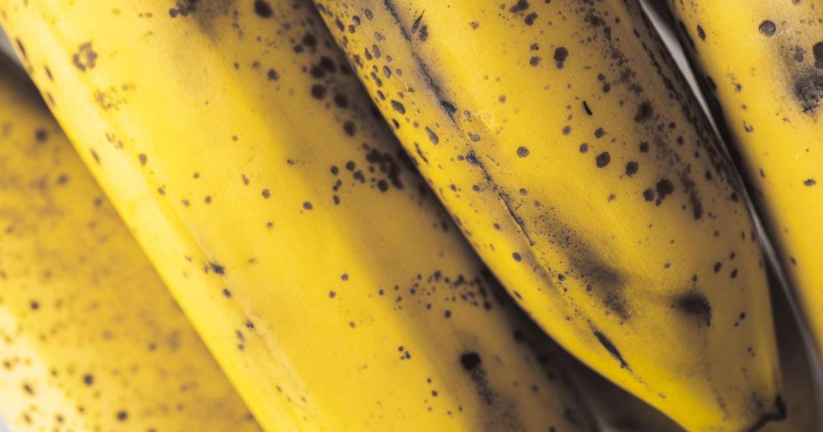 Faz mal comer banana com a casca escura?