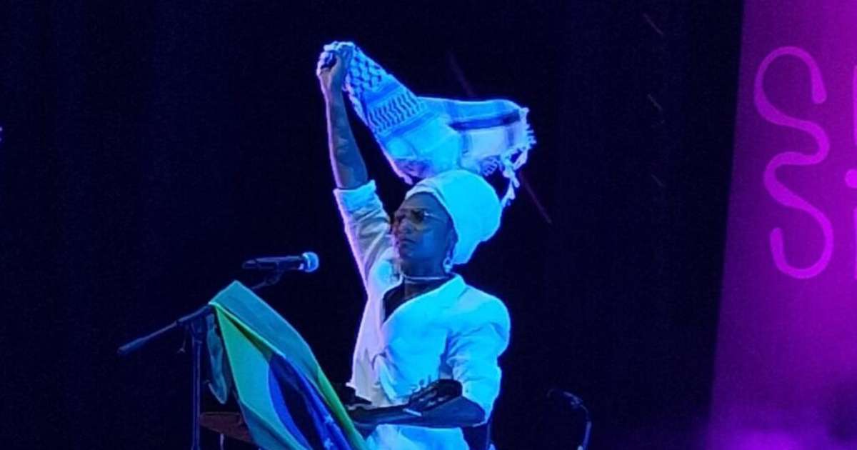 'Minha arte faz as pessoas pensarem', diz a cantora Bia Ferreira em turnê na Europa