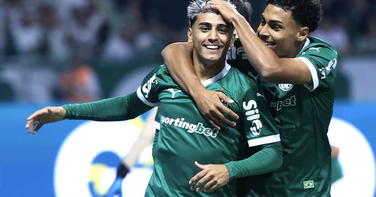 Palmeiras vence Grêmio com gol rápido e se aproxima do líder Cruzeiro.