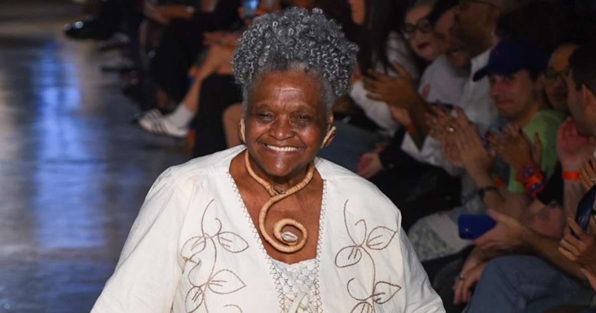 Marisa Moura, estilista de 81 anos, celebra a ancestralidade negra em estreia impactante na Casa de Criadores