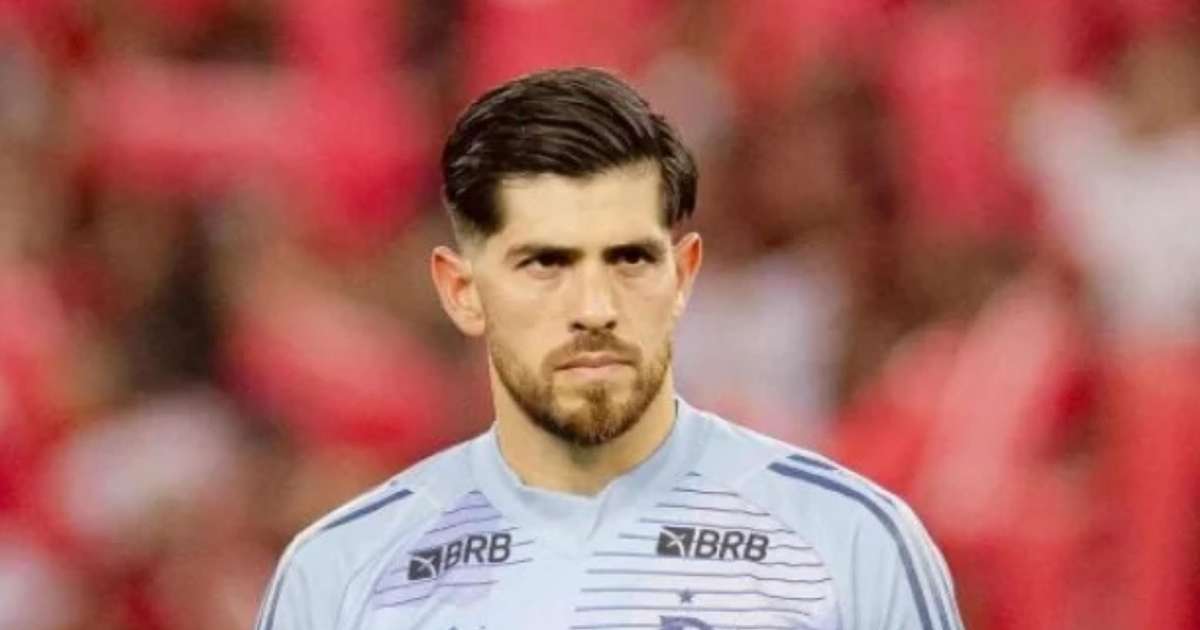 Vídeo: Varela impede gol do Atlético-MG sem o goleiro Rossi , do Flamengo