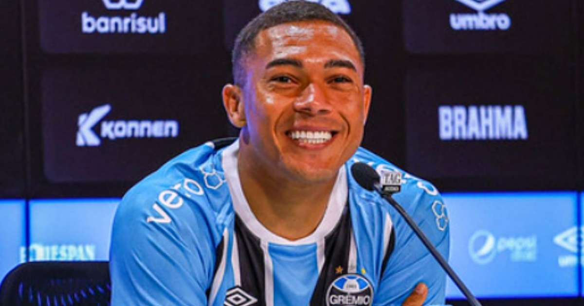 Carlos Vinicius se torna meme em apresentação no Grêmio