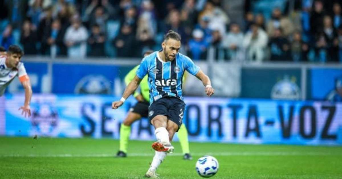 Braithwaite confirma importância fundamental no Grêmio com atuação de gala.