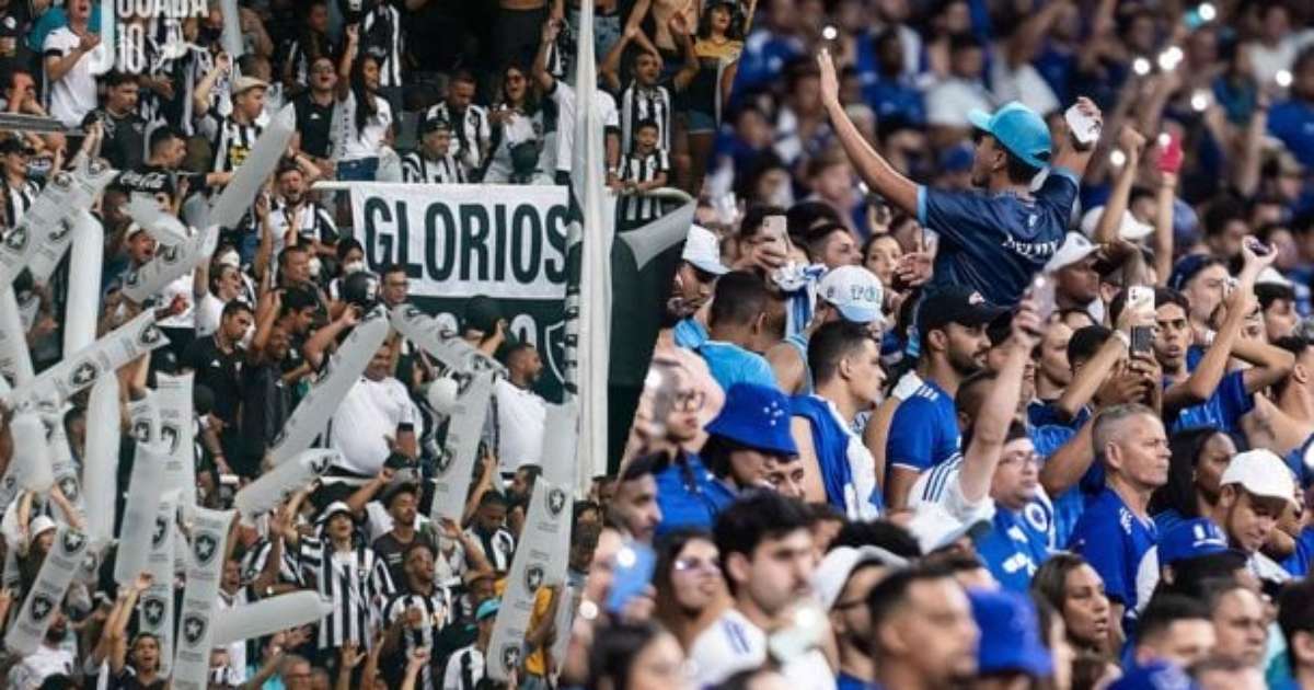 Duelo entre Botafogo e Cruzeiro: torcidas mais religiosas do Brasil se enfrentam.