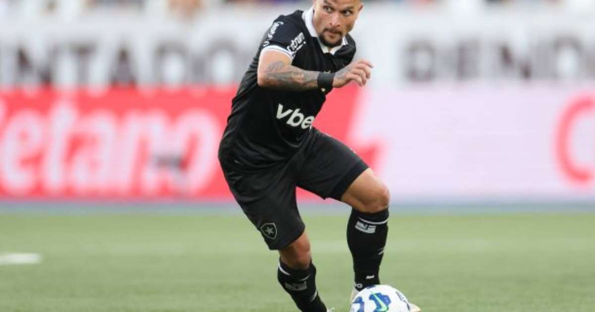 Var analisa possível pênalti em Botafogo x Cruzeiro e divulga resultado.