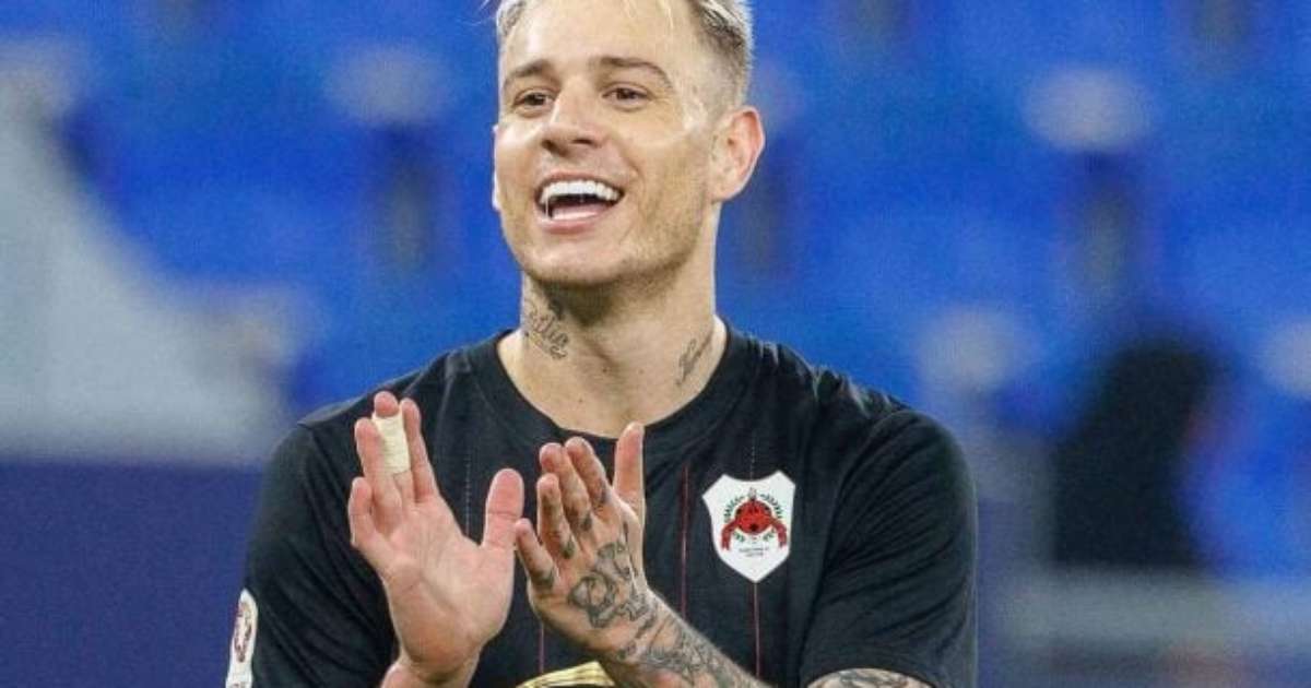 Agente negocia transferência de Róger Guedes para o Grêmio no Qatar.