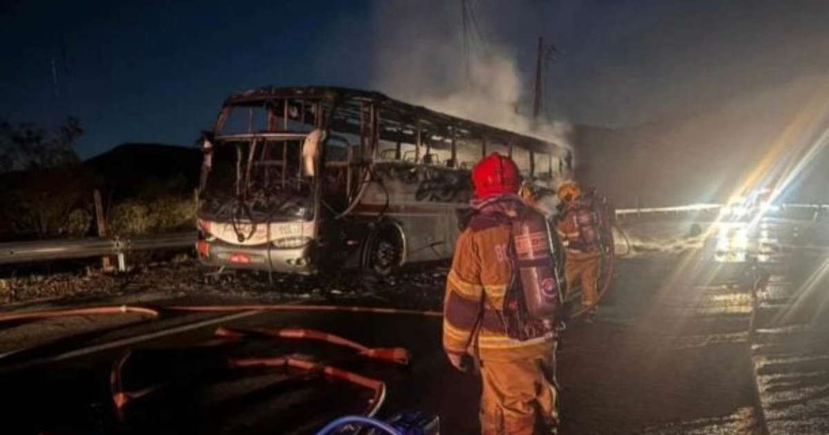 Incidente em ônibus de torcedores do Cruzeiro afeta fornecimento de luz.