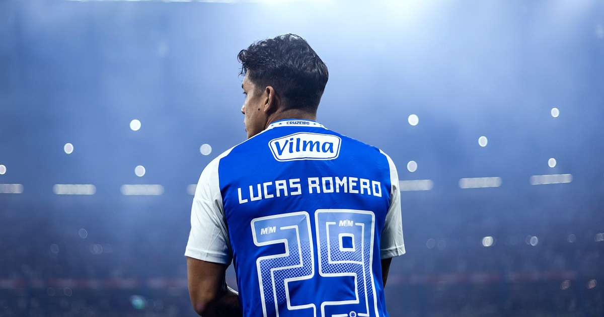 Lucas Romero critica arbitragem por tendenciosidade na derrota para o Santos.