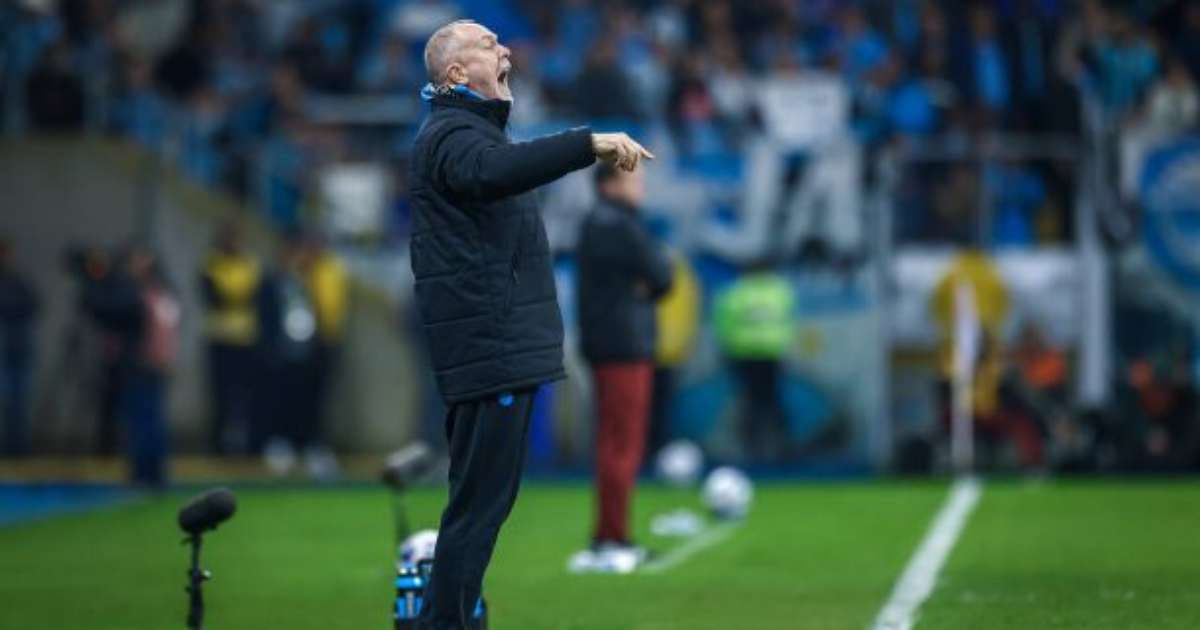 Grêmio analisa estratégias para evitar crise após derrota contra o Sport.