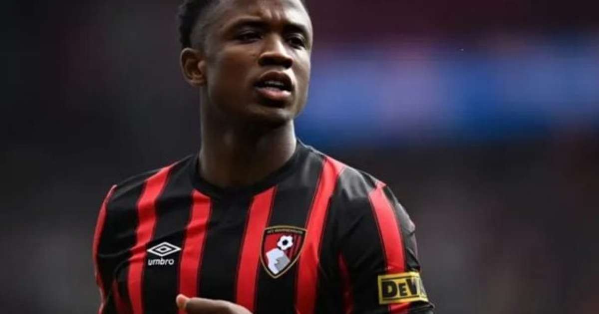 Cruzeiro negocia contratação de Sinisterra, do Bournemouth, para reforçar equipe.