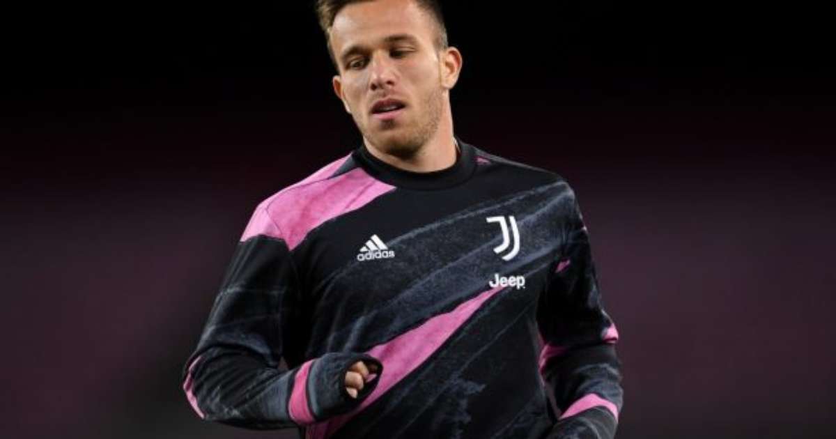 Rescisão atrasada não impede negociação de Arthur com Juventus para retorno ao Grêmio.