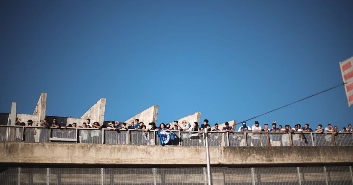 Atacante da Premier League reforça clube do Brasileirão em nova transferência.