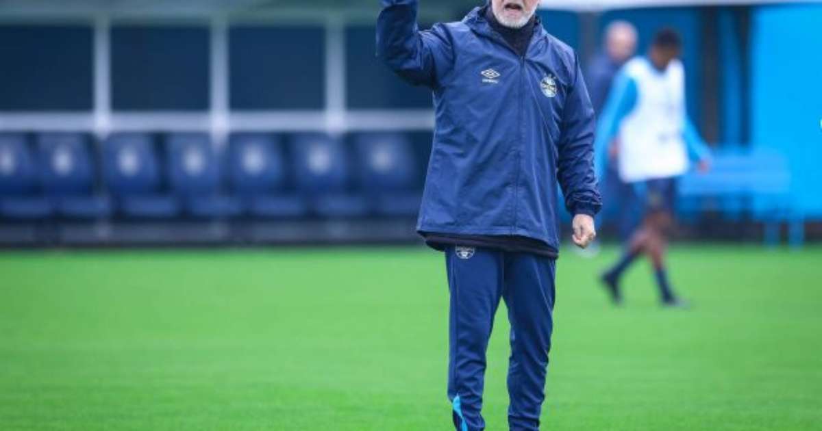 Mano monta Grêmio com formação inédita no meio-campo para próximo jogo.