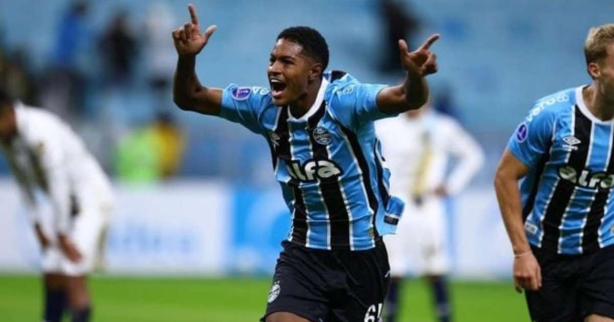 Grêmio perde Riquelme por lesão muscular; retorno previsto para outubro