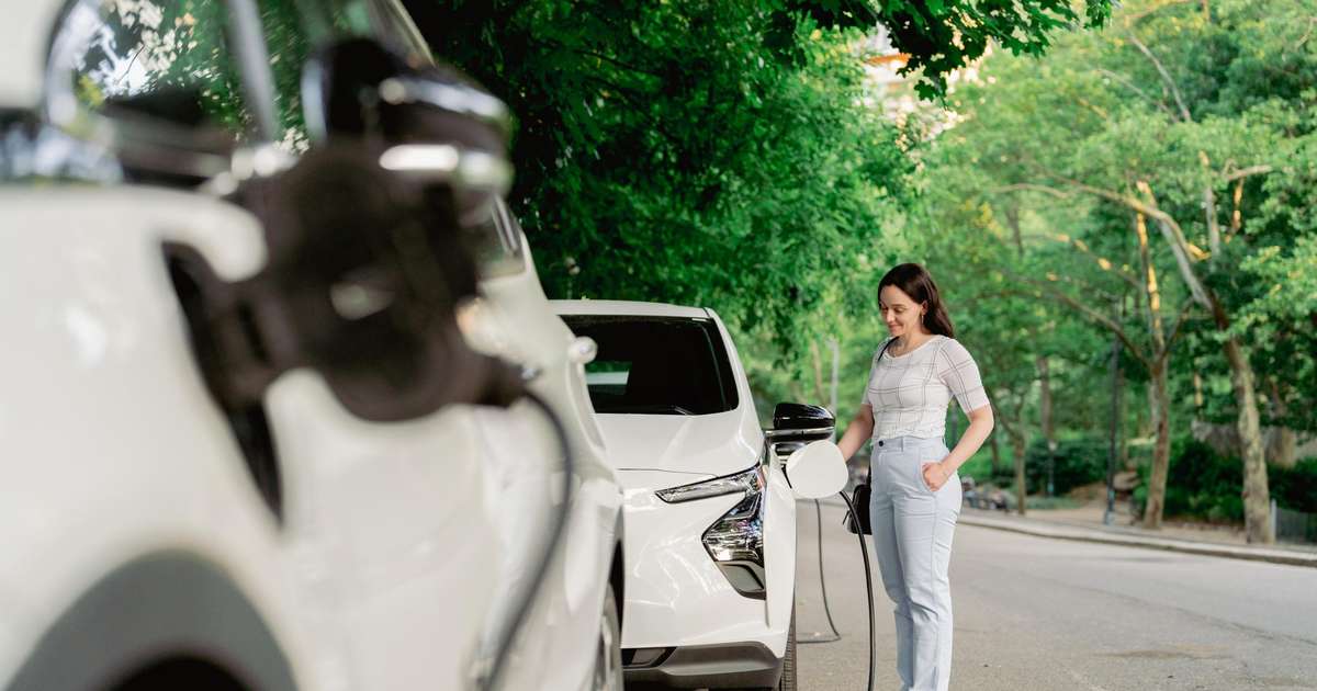Oficinas que não se adaptarem a carros elétricos podem sumir em até 20 anos, alerta especialista