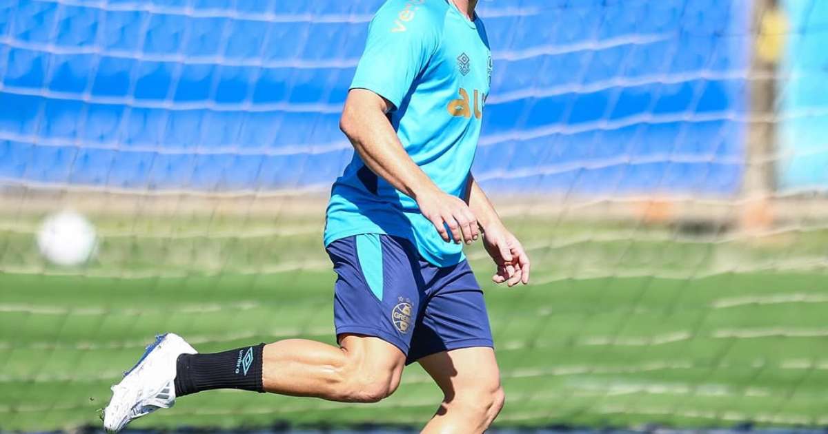 Planejamento de Estreia de Arthur com o Clube: Treino Intenso com o Elenco