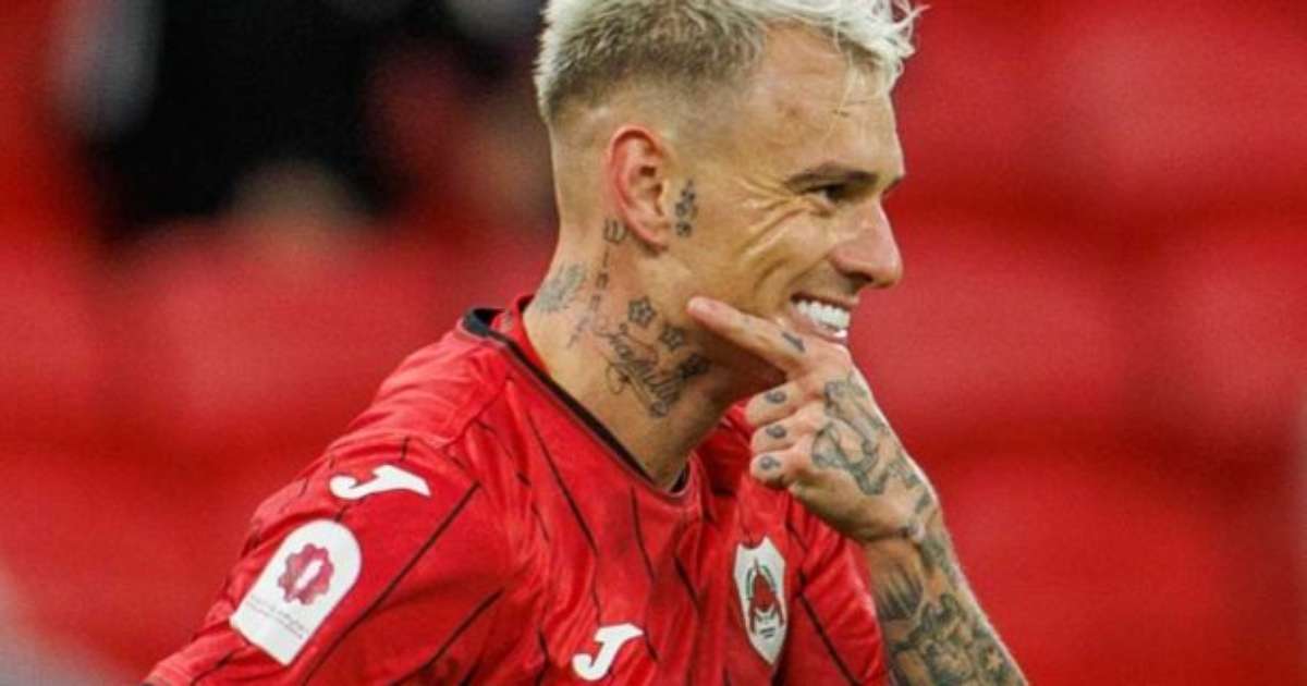 Roger Guedes segue em destaque no futebol do Qatar após impasse com Grêmio