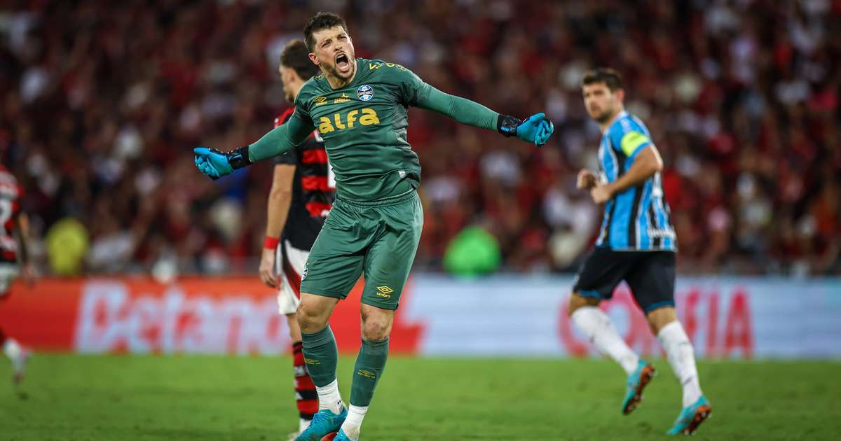 Volpi converte penalidade e assegura empate importante do Grêmio diante do Flamengo