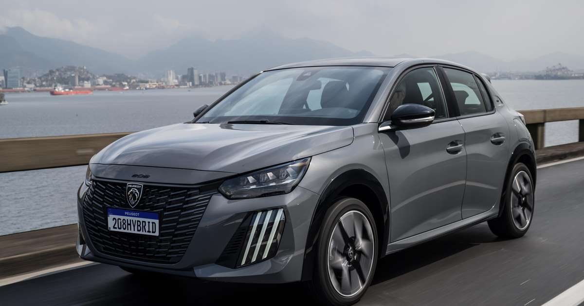 Peugeot 208 híbrido fica mais econômico e inova entre hatches; já dirigimos