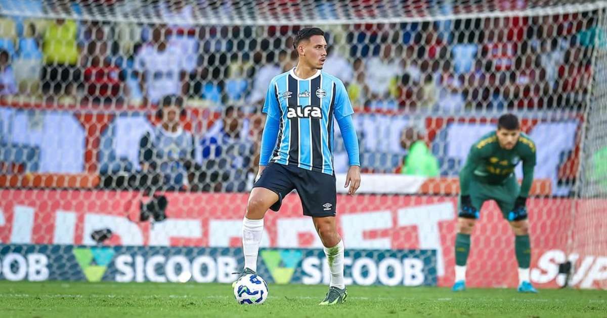 LESÃO NA SELEÇÃO? Jogador do Grêmio se lesiona em partida e preocupa comissão