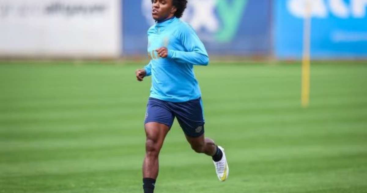 Willian estreia no Grêmio e já é opção para Mano Menezes.