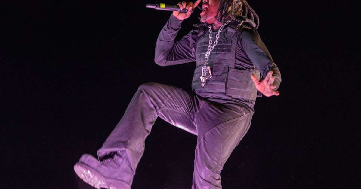 Don Toliver tem show paralisado no The Town após tumulto na grade