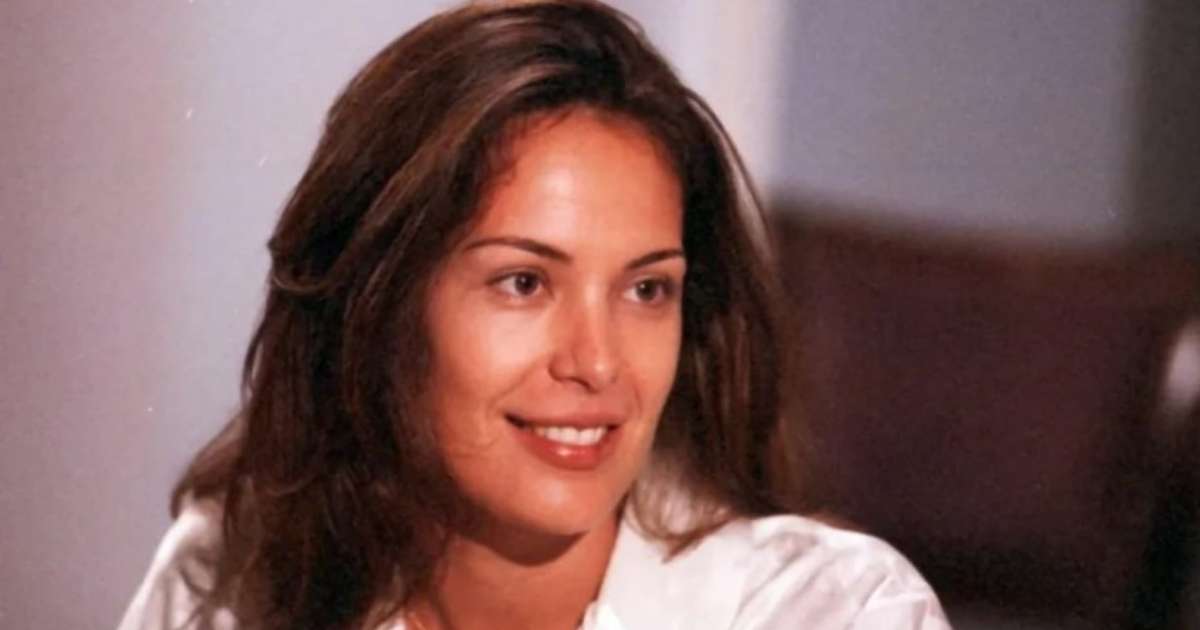 'História de Amor': Sem saber do casamentro de Helena e Carlos, Paula faz planos de reatar romance