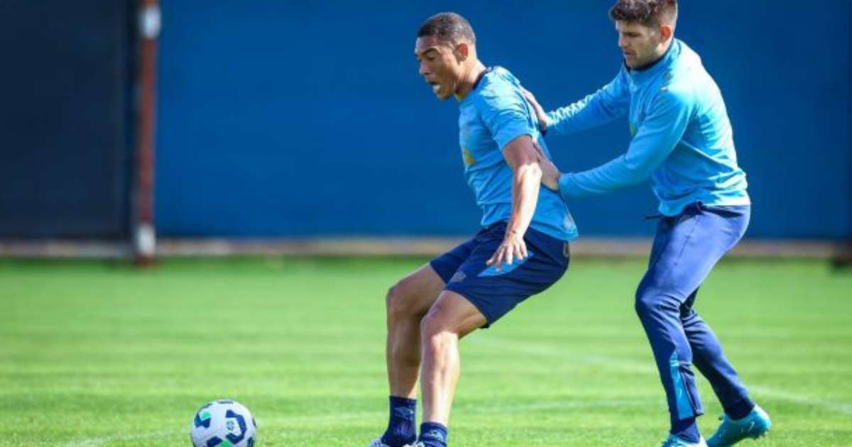 Carlos Vinícius assume posição de destaque no ataque do Grêmio e promete evolução.