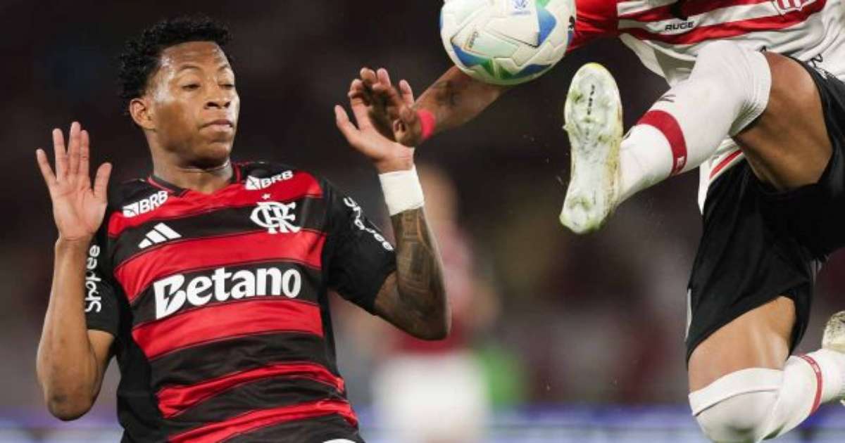 Escalação do Flamengo: Reservas se irritam com "dica" do quarto árbitro ao adversário