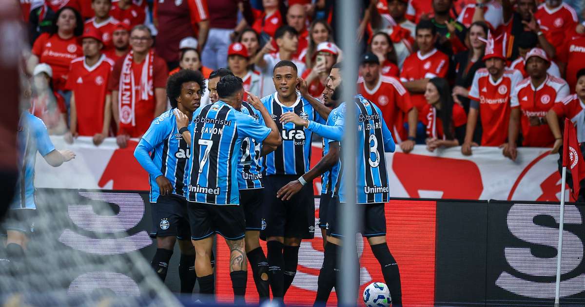 Alysson marca primeiro gol e comemora vitória no Gre-Nal pelo Grêmio