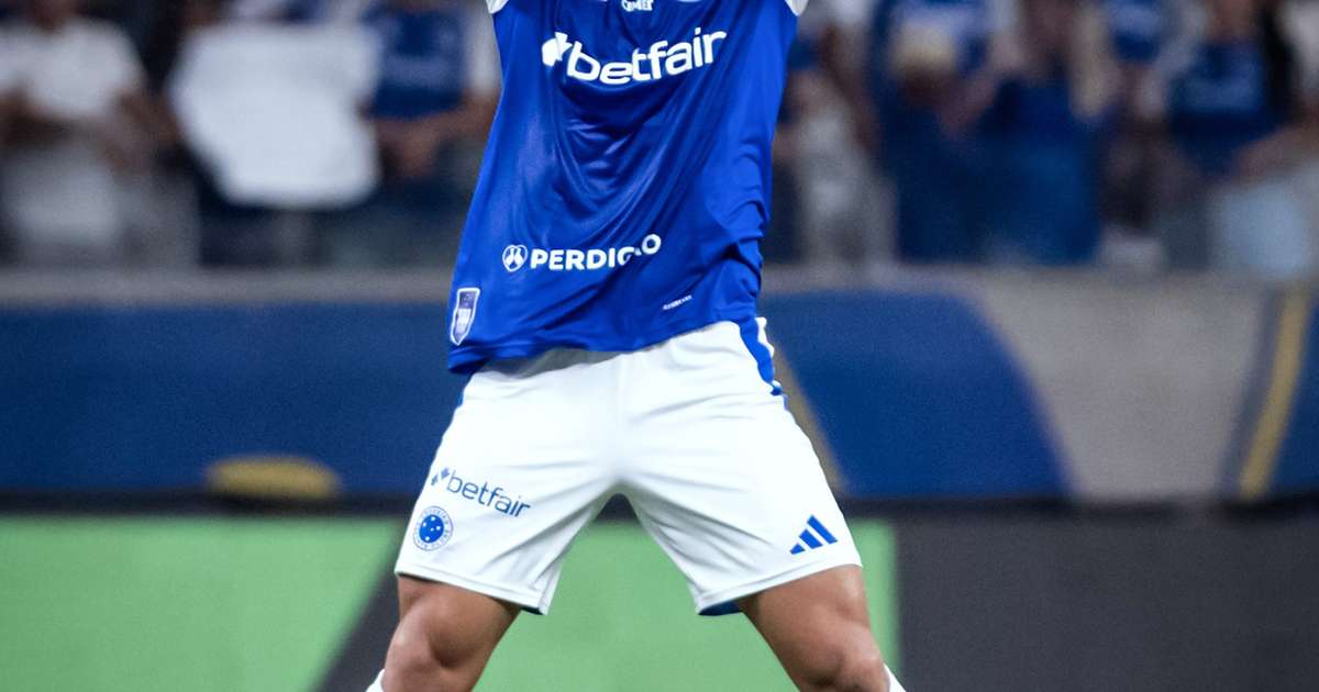 Destaque Lucas Silva Compara Elencos Bicampeões do 2025: Golaço na Virada Importante.