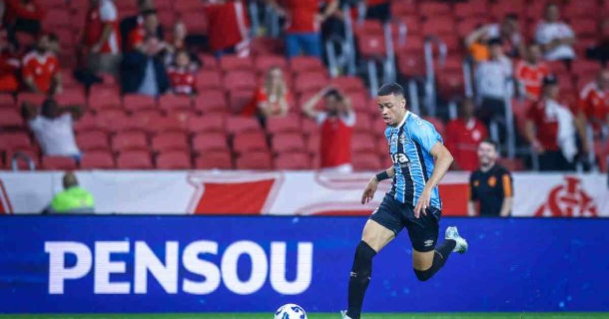 Alysson celebra primeiros gol e vitória no clássico Gre-Nal: emoção indescritível.