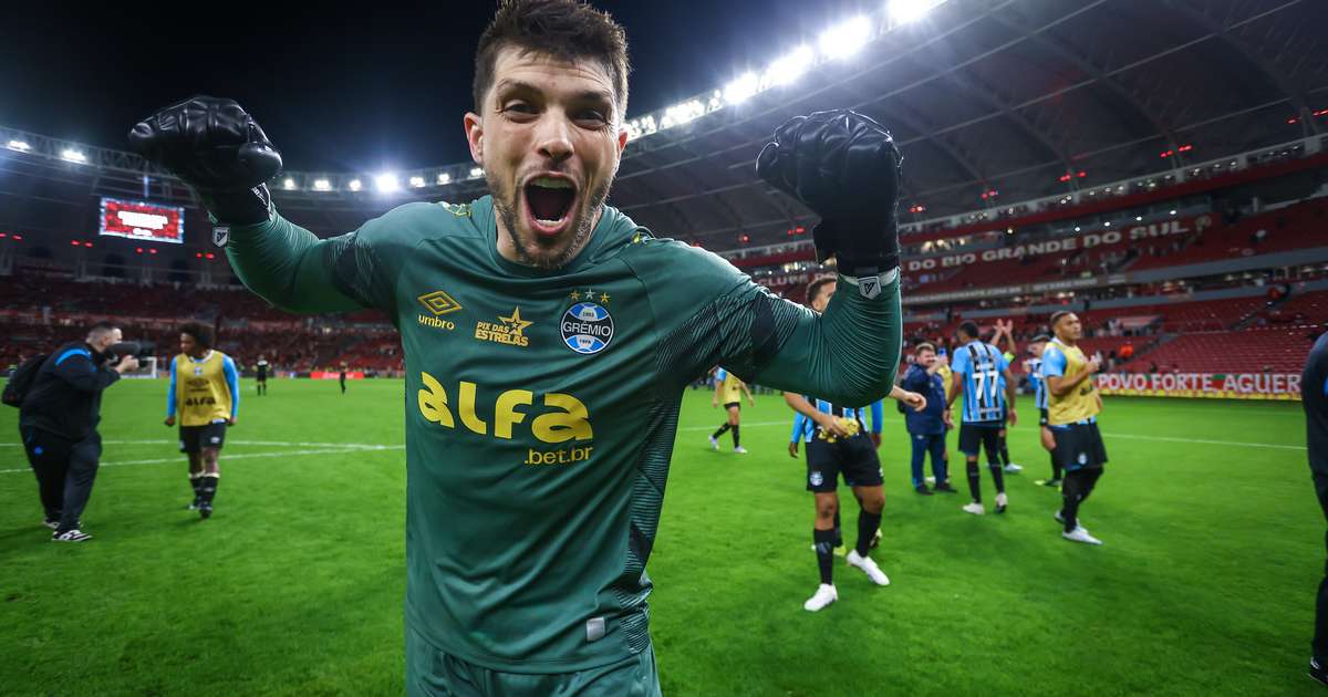 Grêmio empata com Botafogo no fim do jogo em partida atrasada.