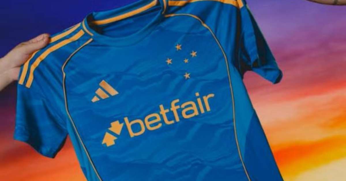 Cruzeiro lança terceiro uniforme em homenagem ao Rio São Francisco.