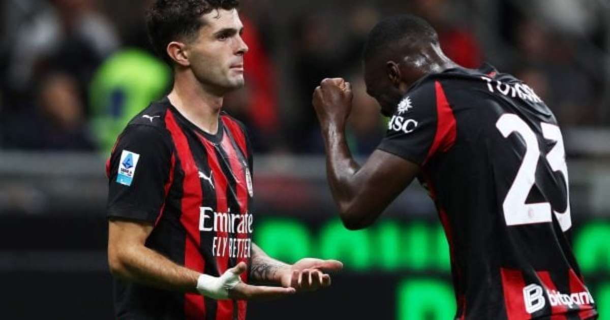 Milan vence o Napoli no San Siro e assume a liderança do Italiano